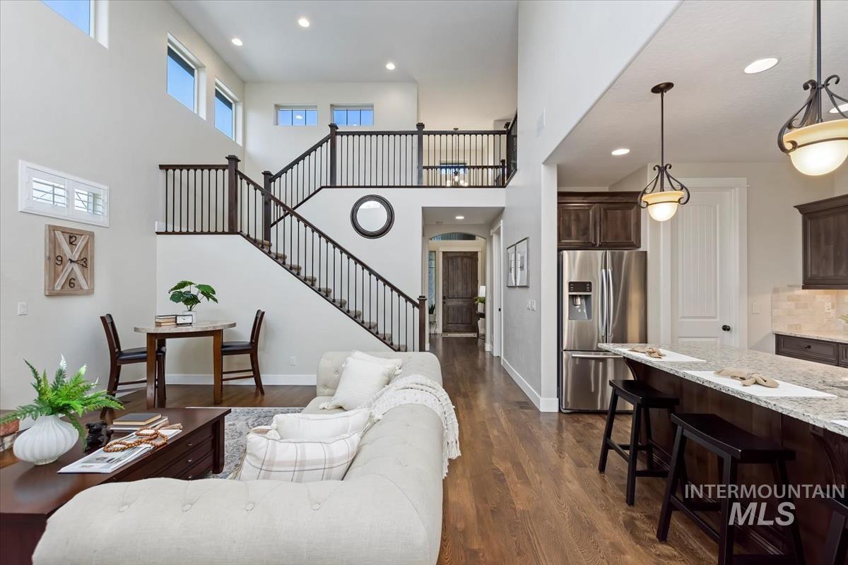 2841 S Lake Vista Ln