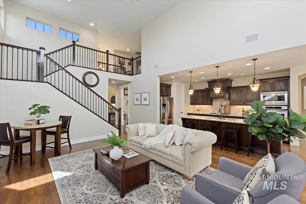 2841 S Lake Vista Ln