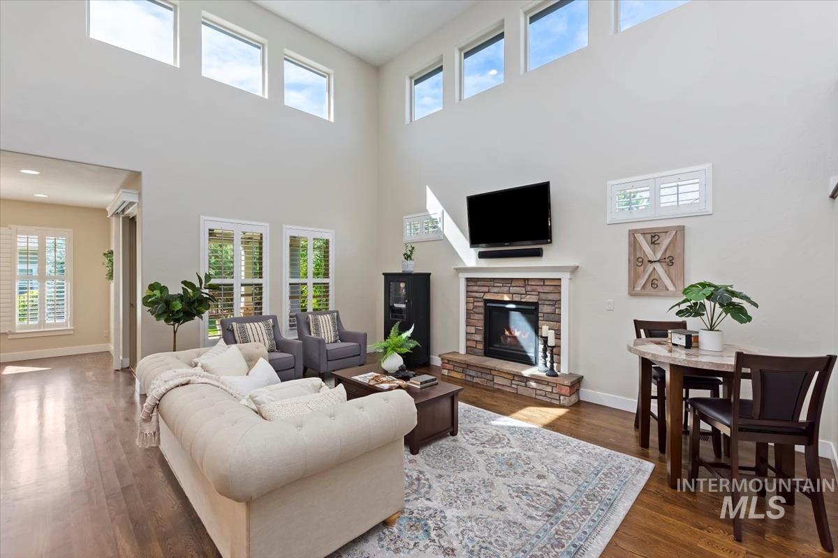 2841 S Lake Vista Ln