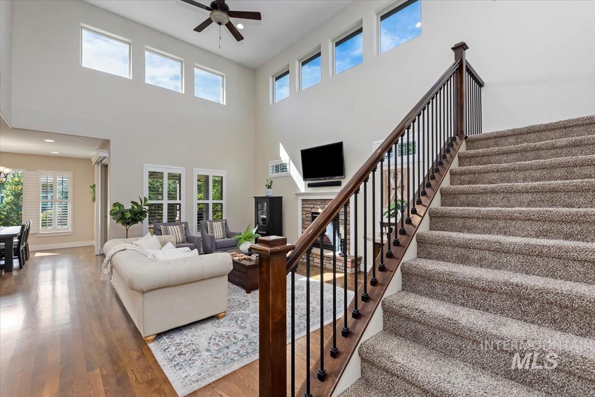 2841 S Lake Vista Ln