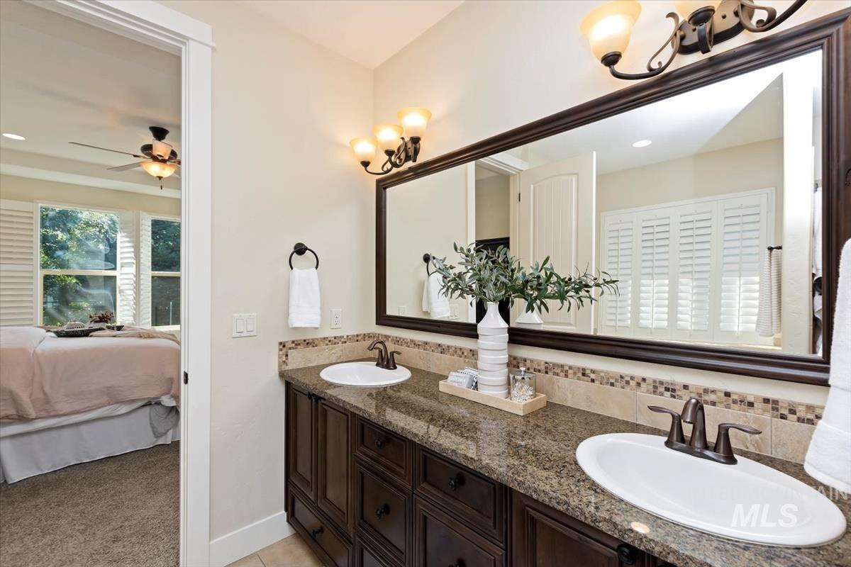 2841 S Lake Vista Ln