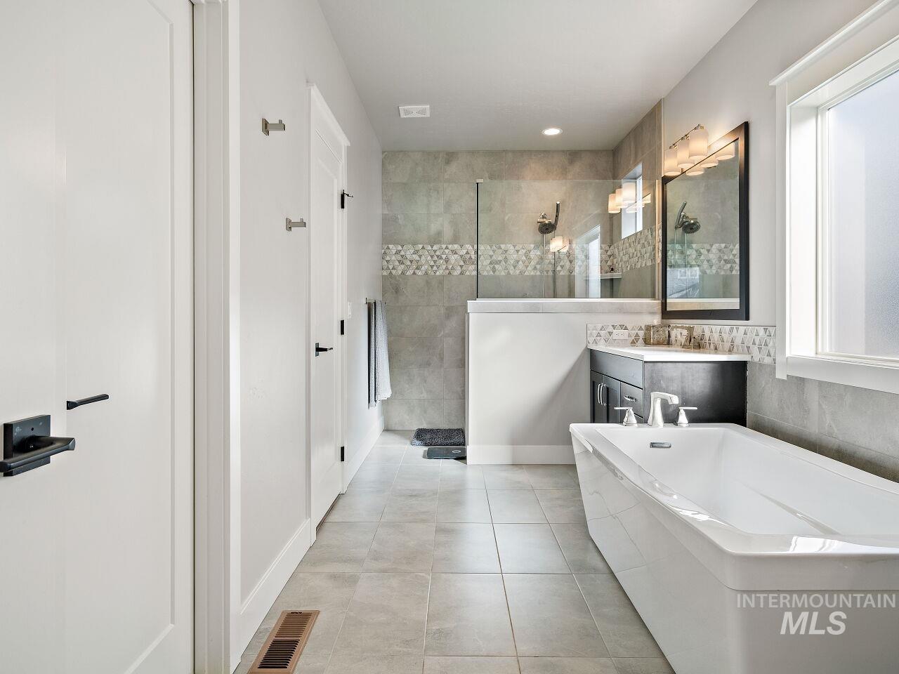 3833 W Ladle Rapids St