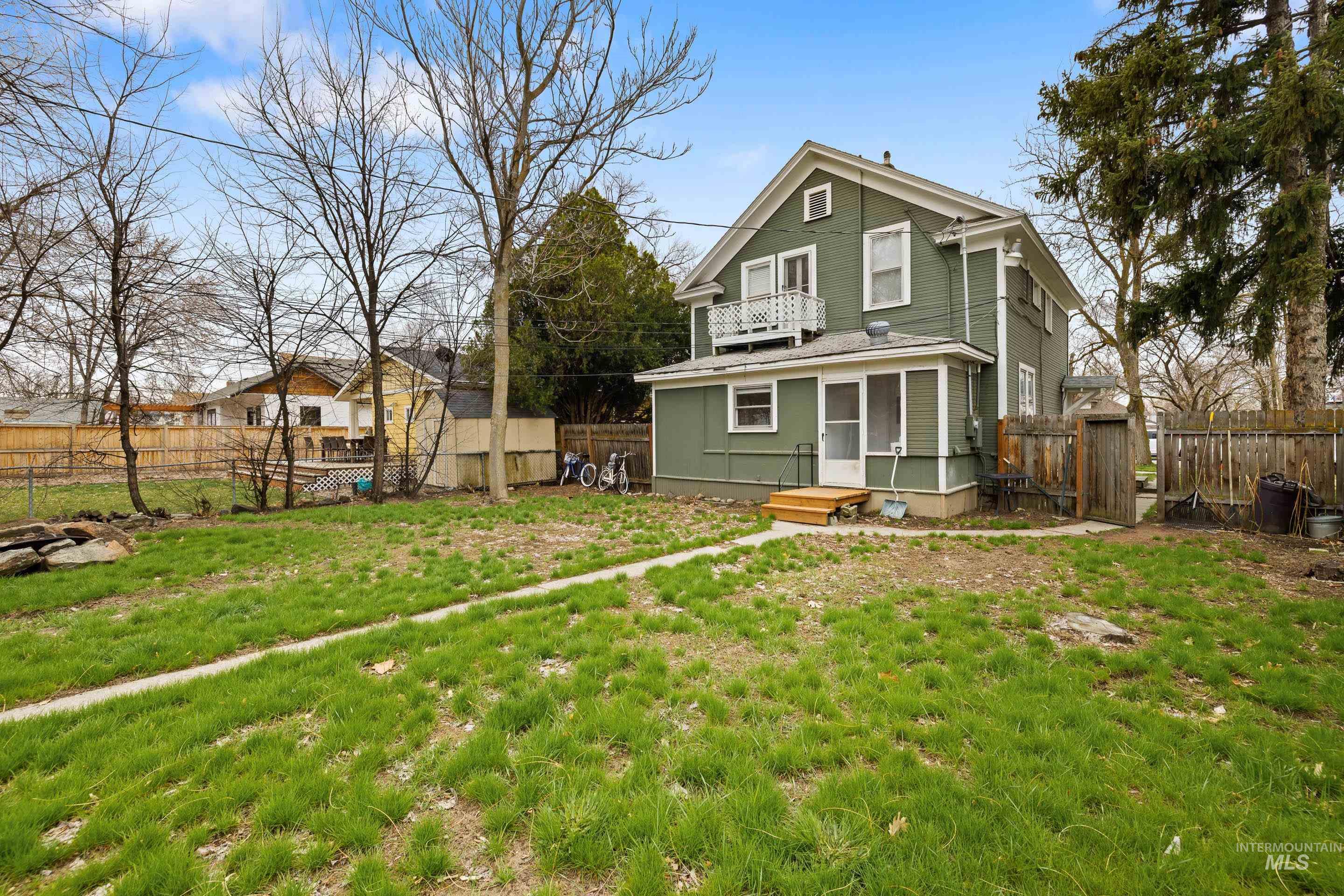 1818 W Washington St