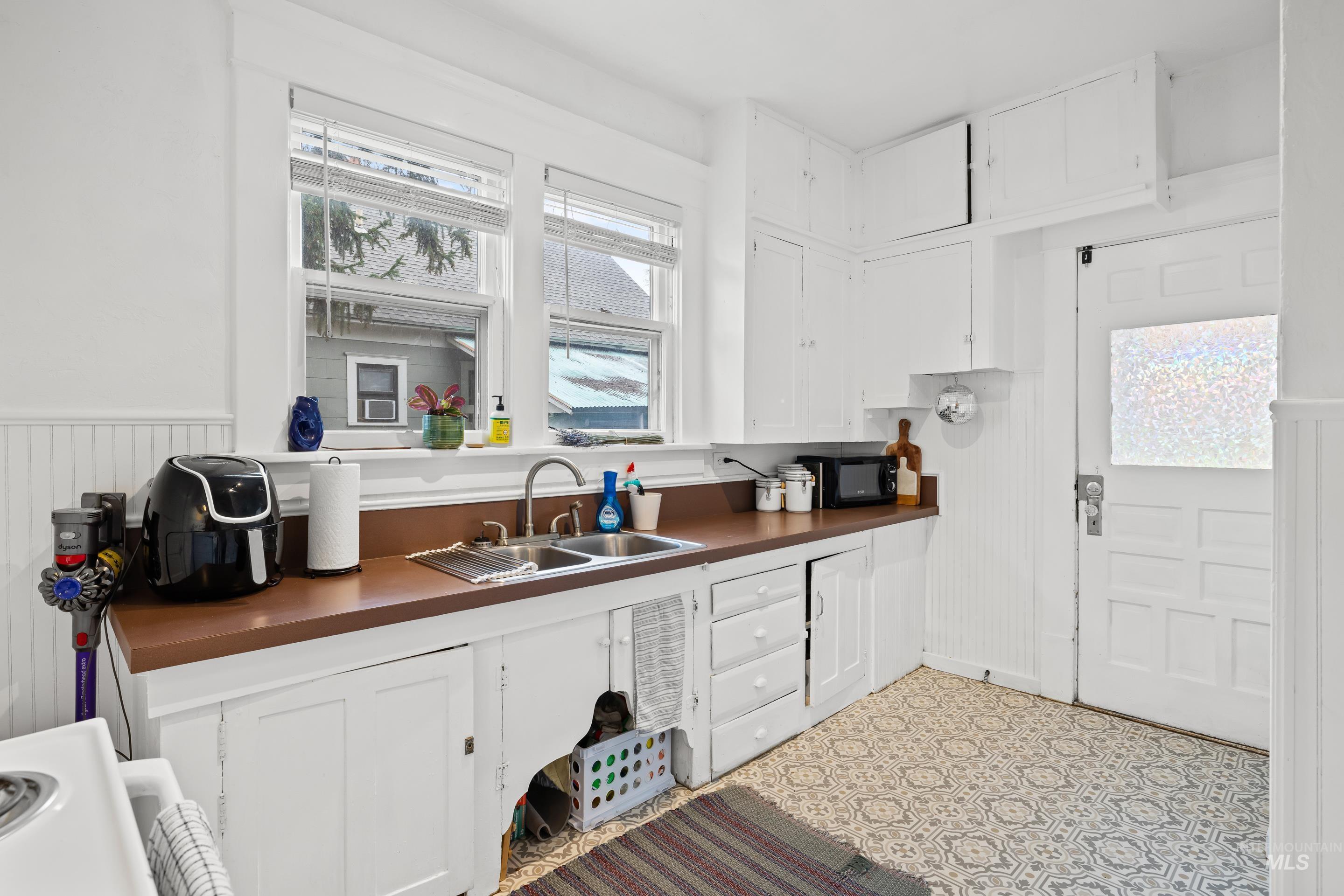 1818 W Washington St