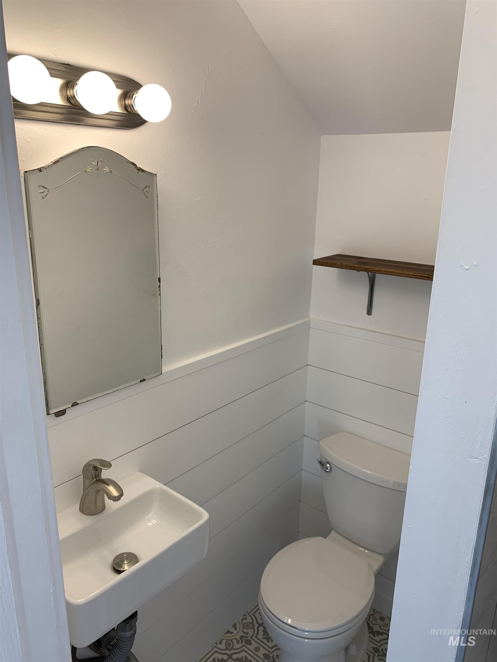 1818 W Washington St