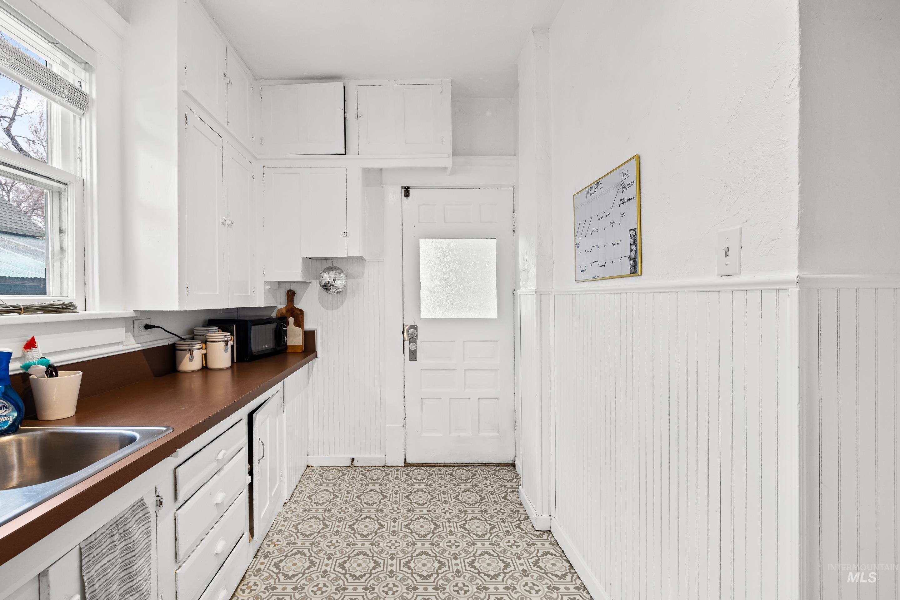 1818 W Washington St