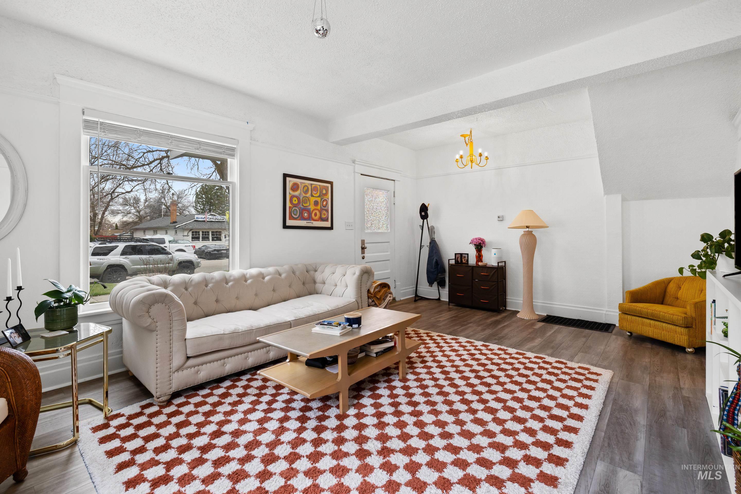 1818 W Washington St