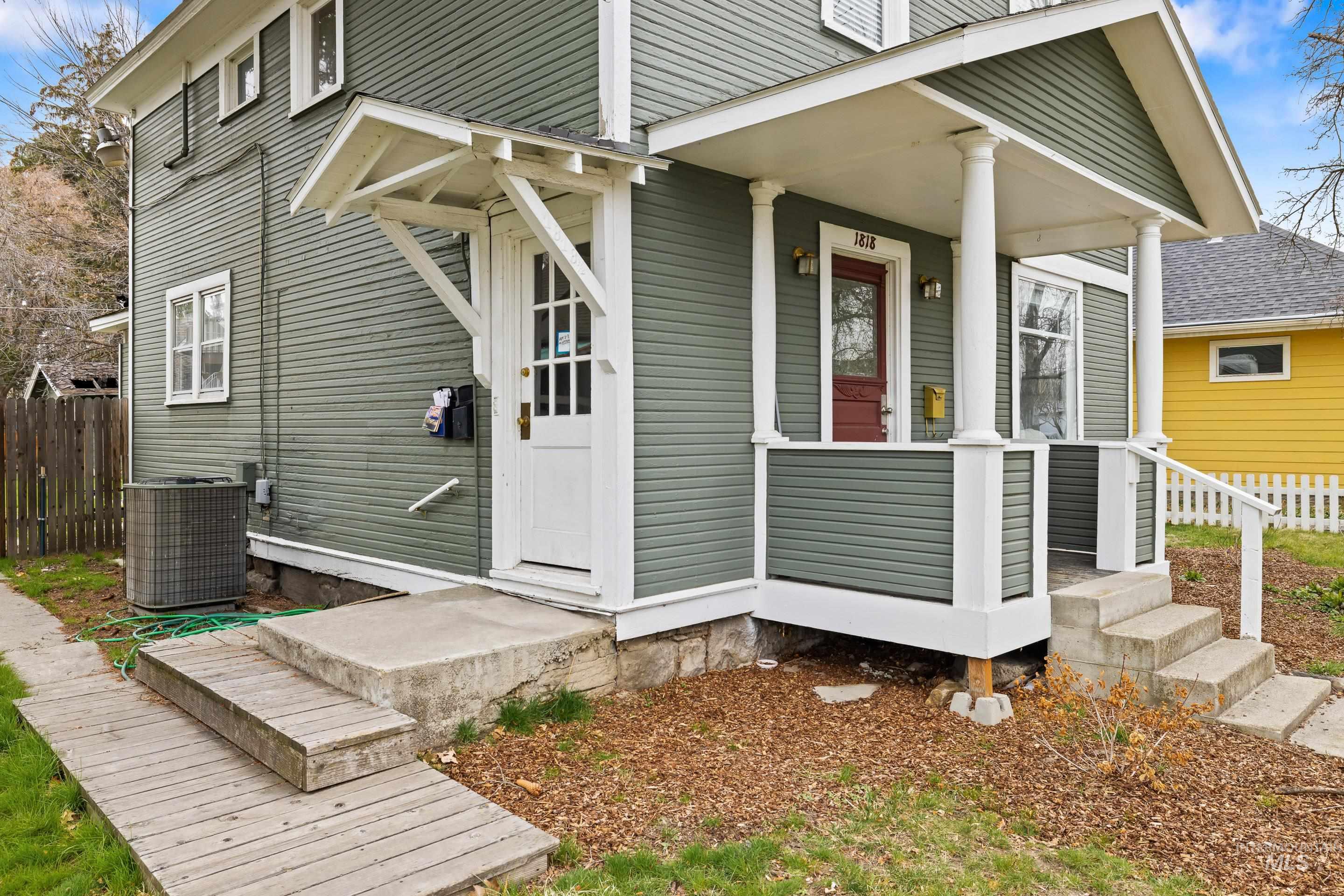 1818 W Washington St