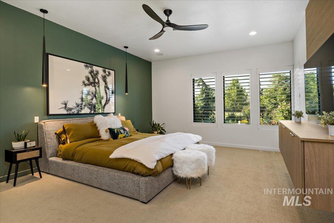 1543 E Crowne Pointe Dr