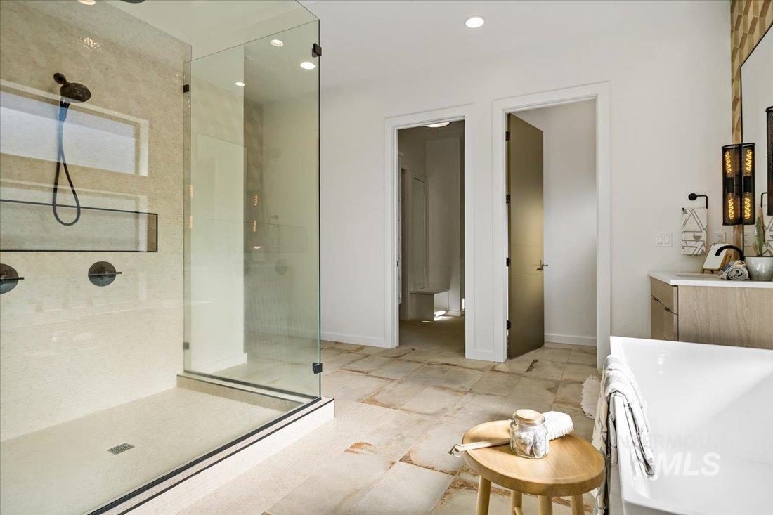 1543 E Crowne Pointe Dr