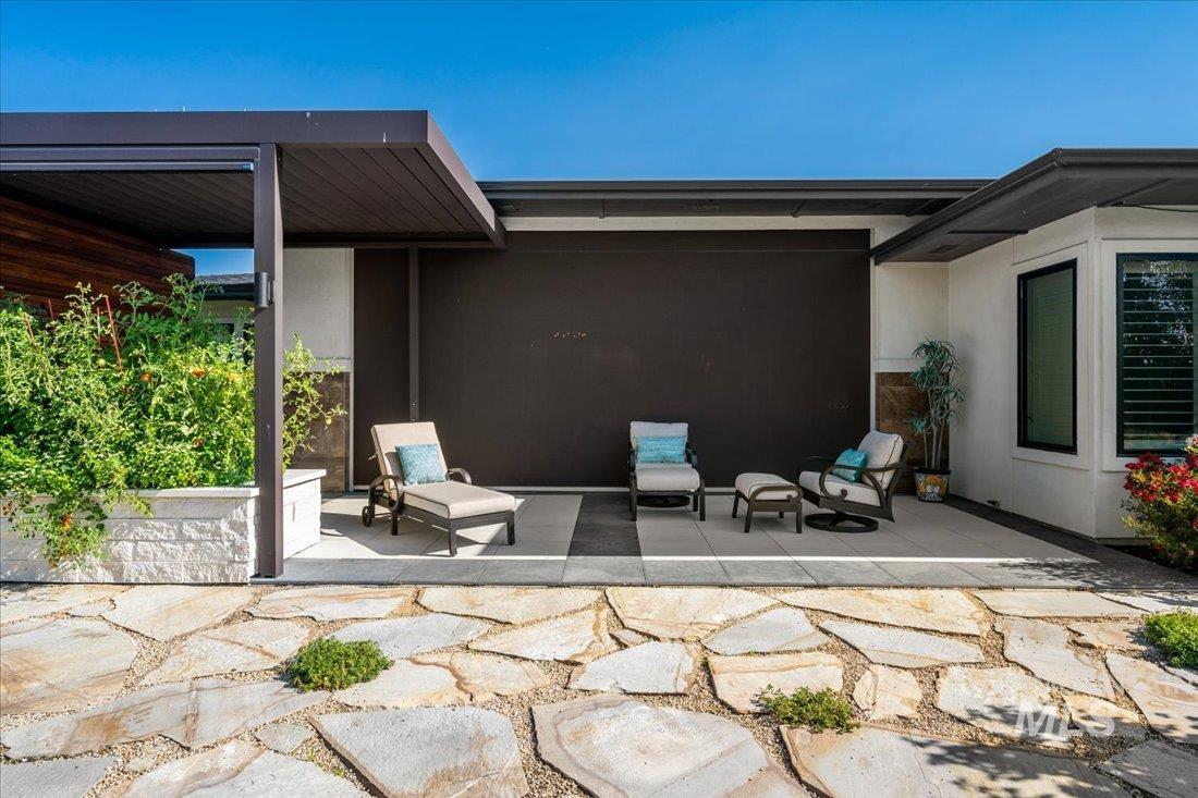 1543 E Crowne Pointe Dr