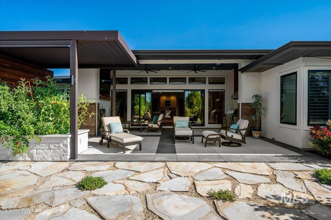 1543 E Crowne Pointe Dr