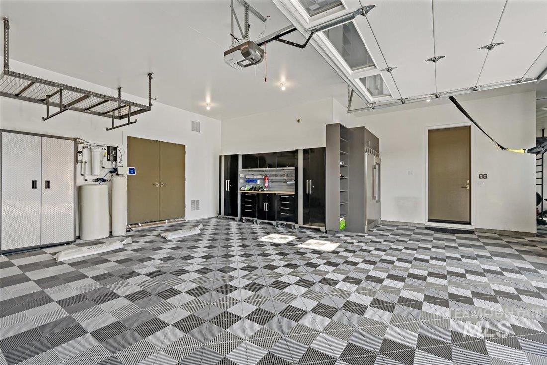 1543 E Crowne Pointe Dr