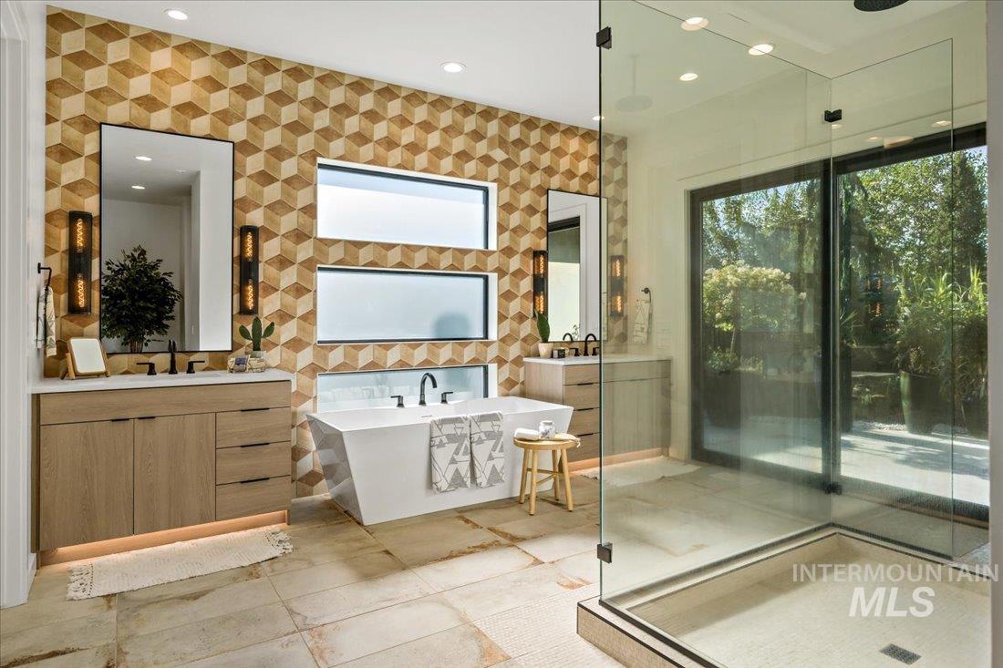 1543 E Crowne Pointe Dr