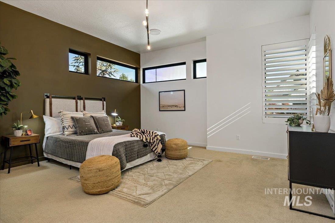 1543 E Crowne Pointe Dr