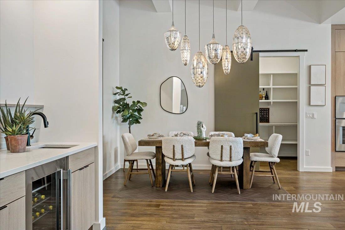 1543 E Crowne Pointe Dr