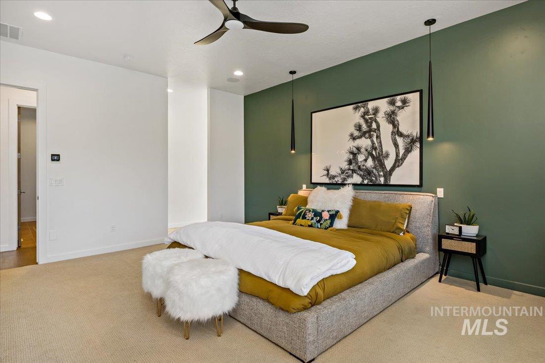 1543 E Crowne Pointe Dr