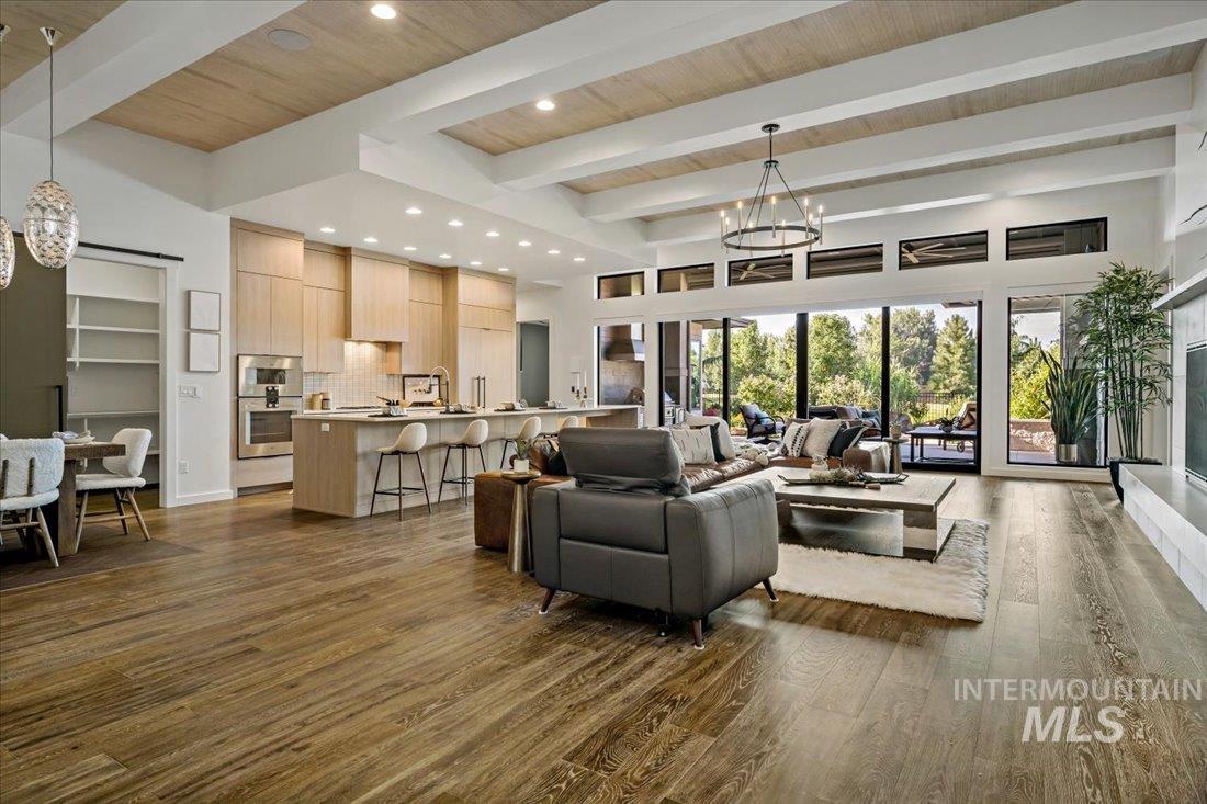 1543 E Crowne Pointe Dr