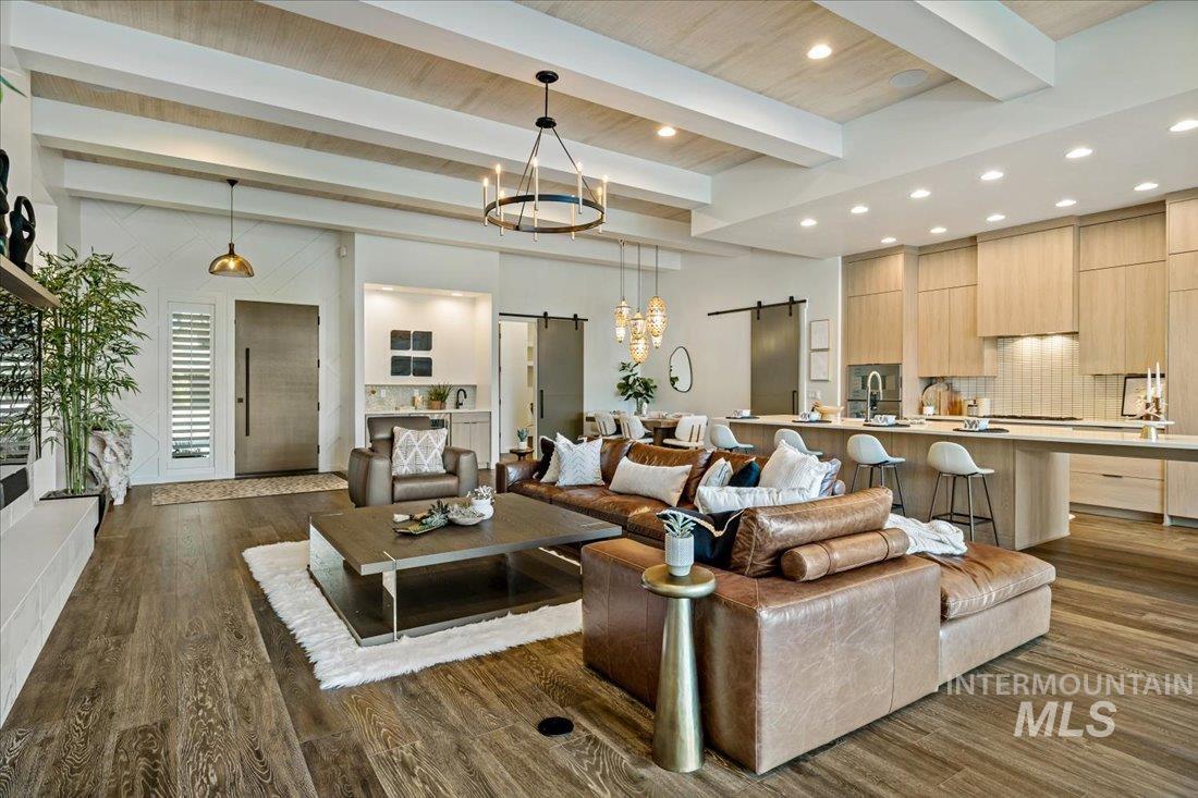 1543 E Crowne Pointe Dr