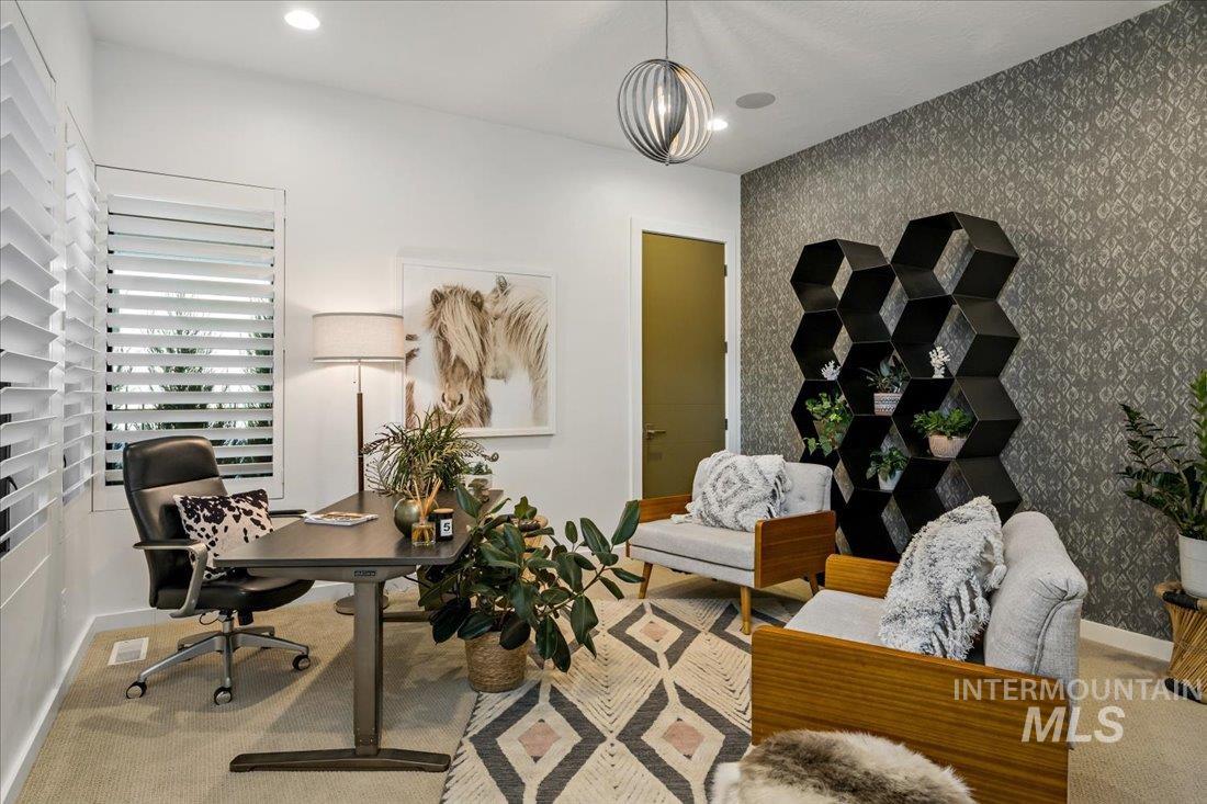 1543 E Crowne Pointe Dr