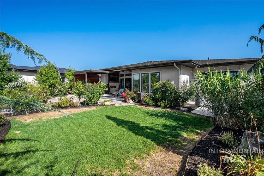 1543 E Crowne Pointe Dr