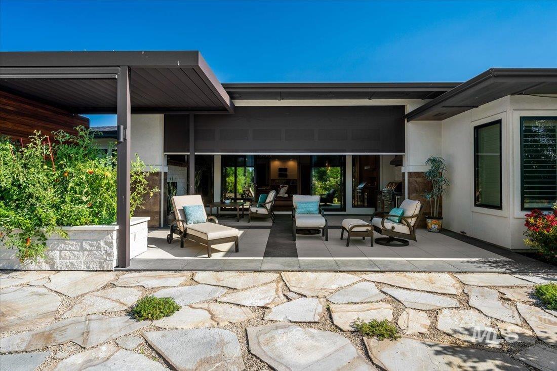 1543 E Crowne Pointe Dr