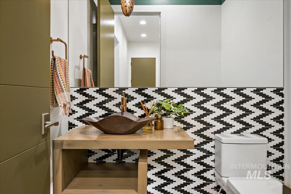 1543 E Crowne Pointe Dr