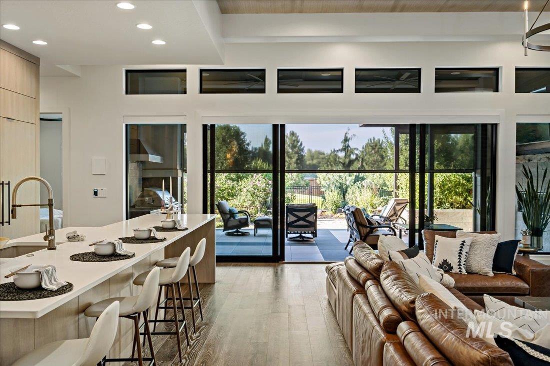 1543 E Crowne Pointe Dr