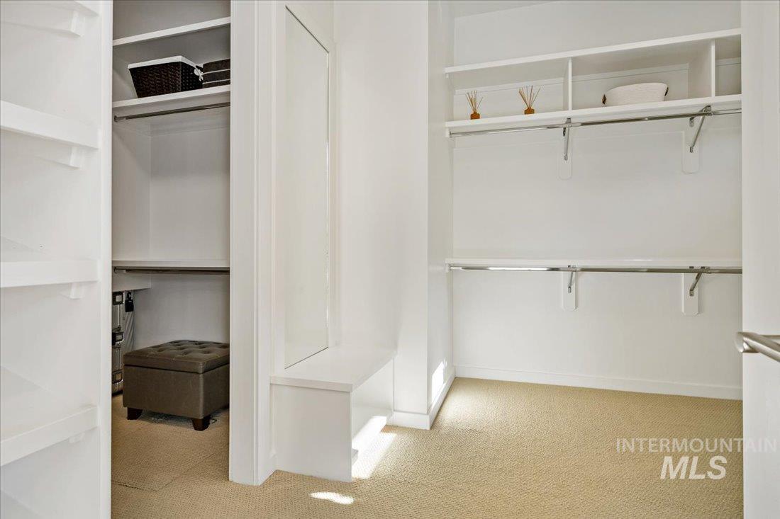 1543 E Crowne Pointe Dr