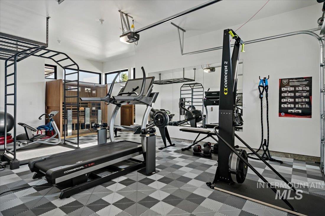 1543 E Crowne Pointe Dr