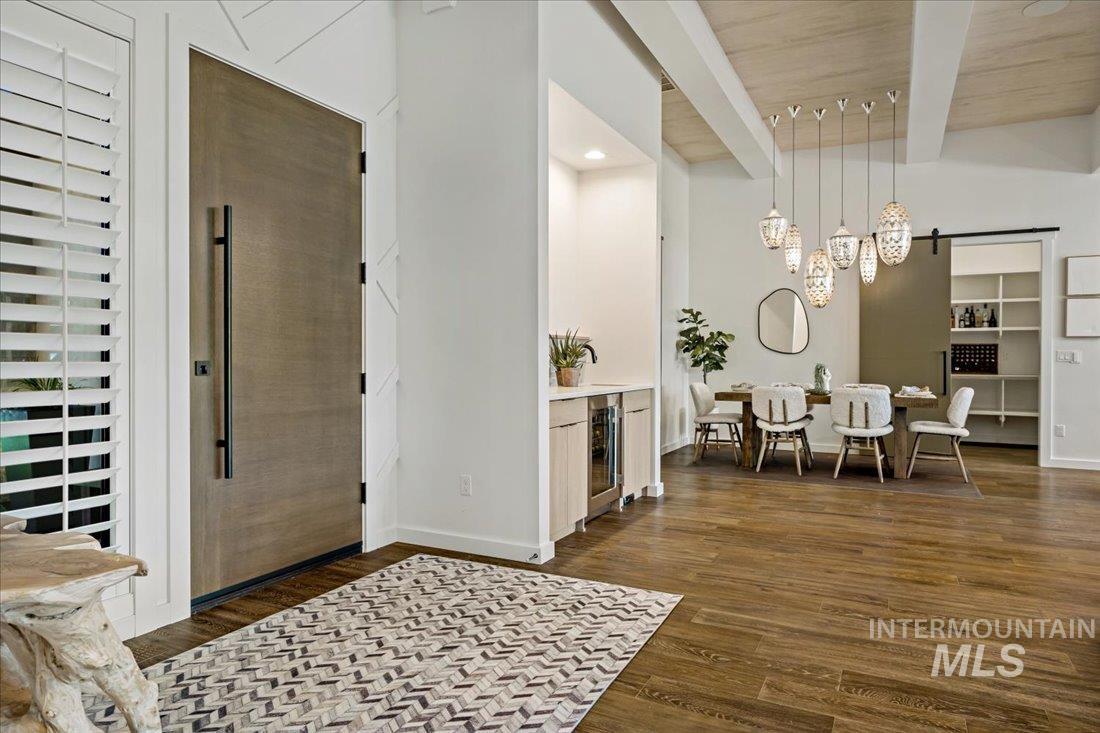 1543 E Crowne Pointe Dr