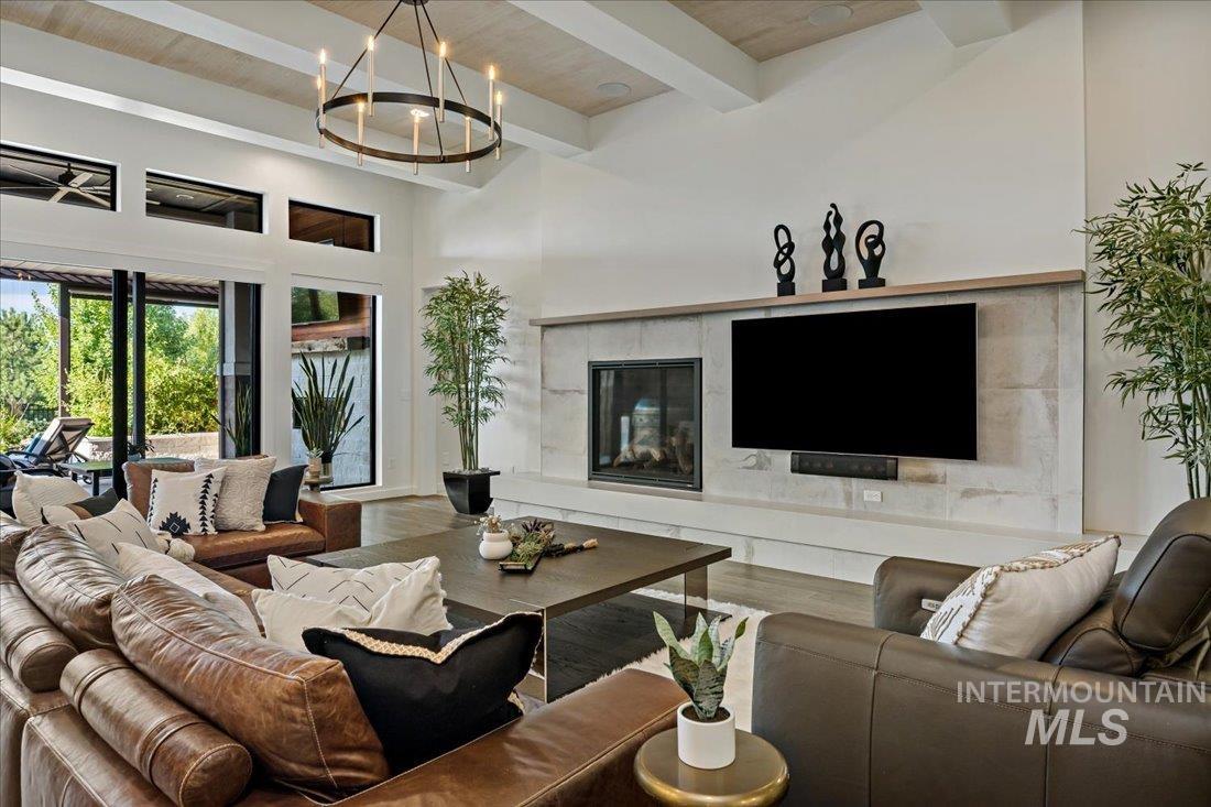 1543 E Crowne Pointe Dr