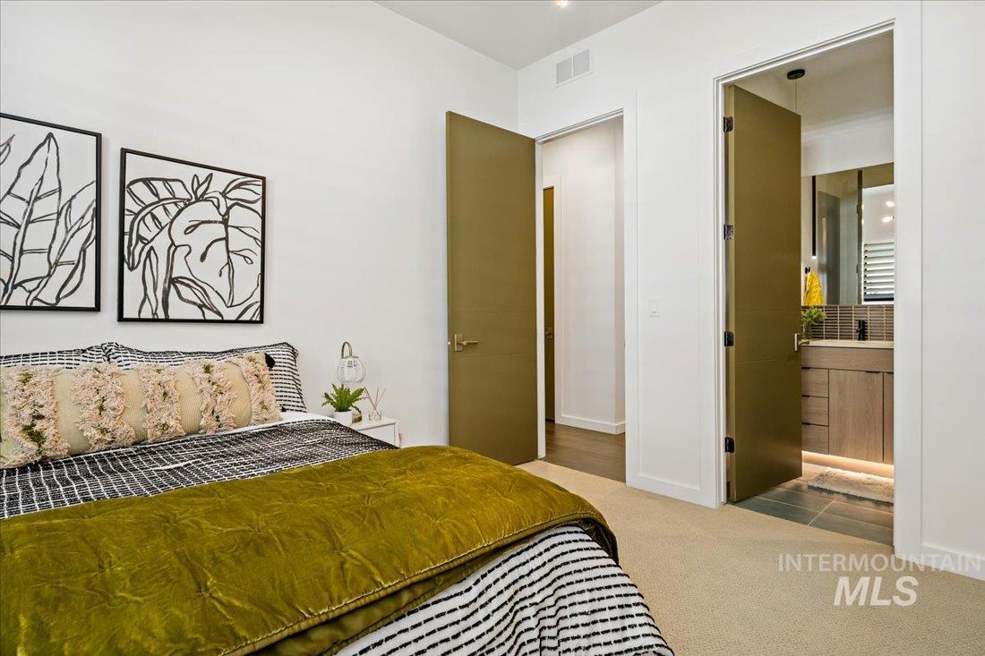 1543 E Crowne Pointe Dr