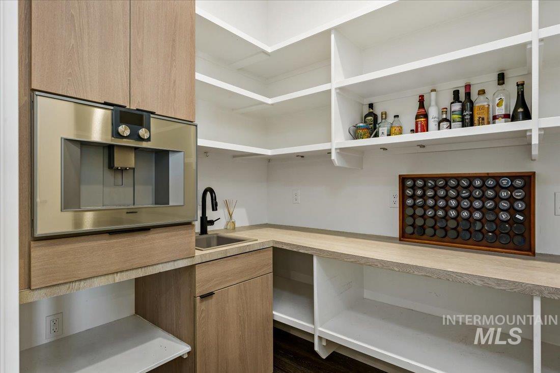 1543 E Crowne Pointe Dr