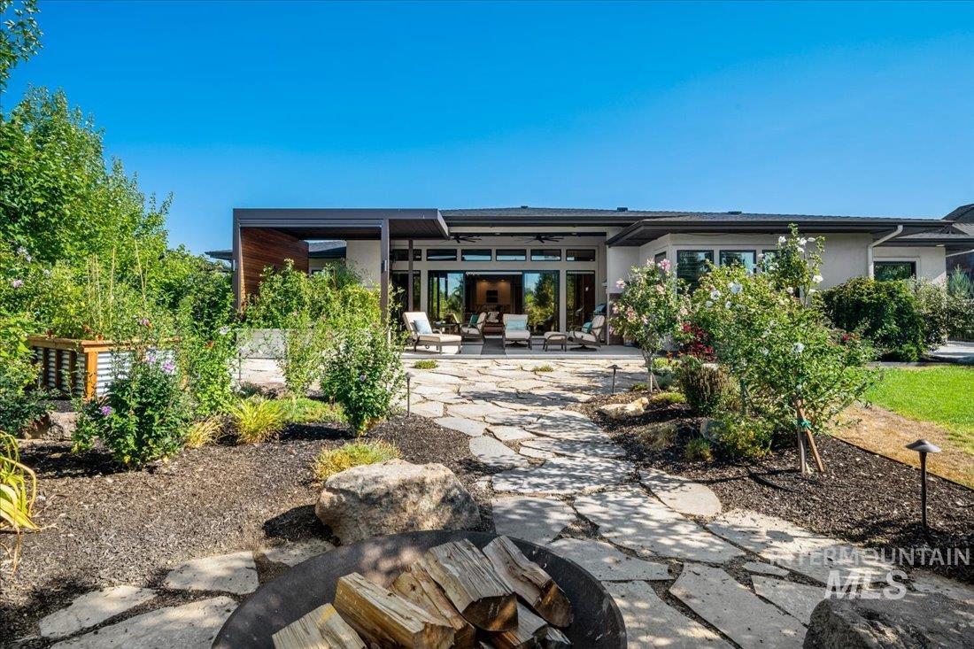 1543 E Crowne Pointe Dr