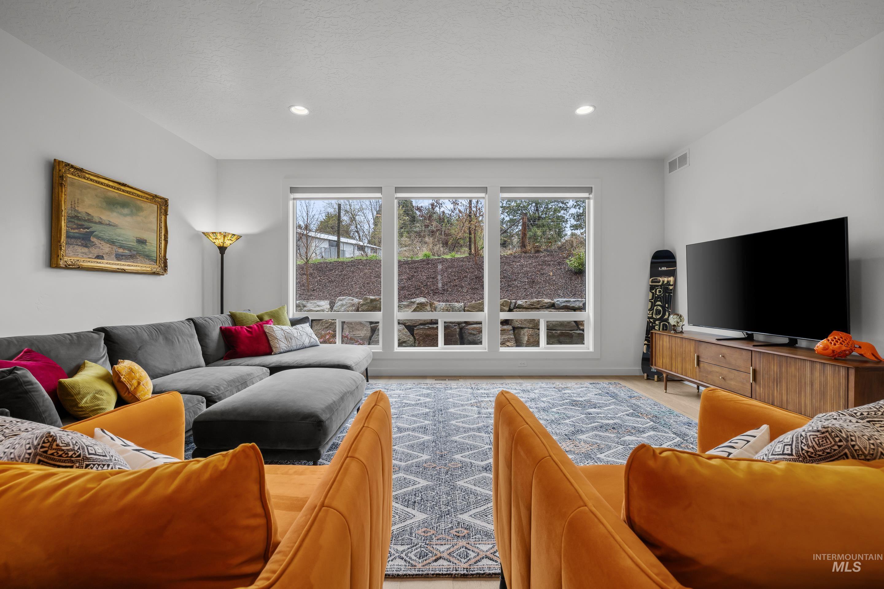 6968 E La Cuesta Street