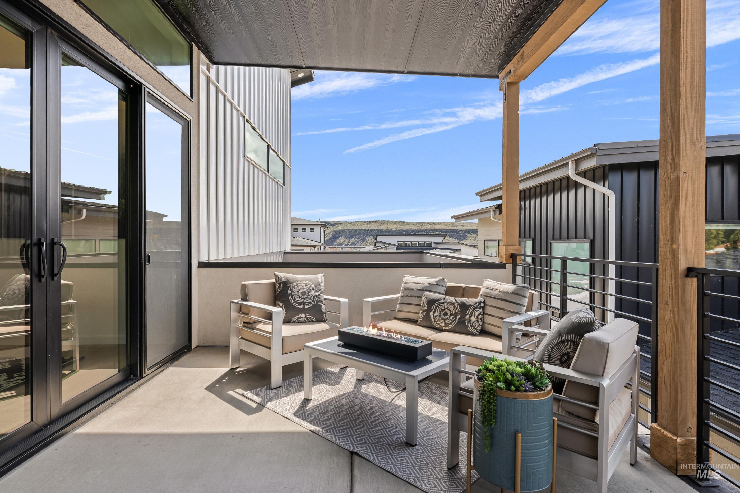 6968 E La Cuesta Street