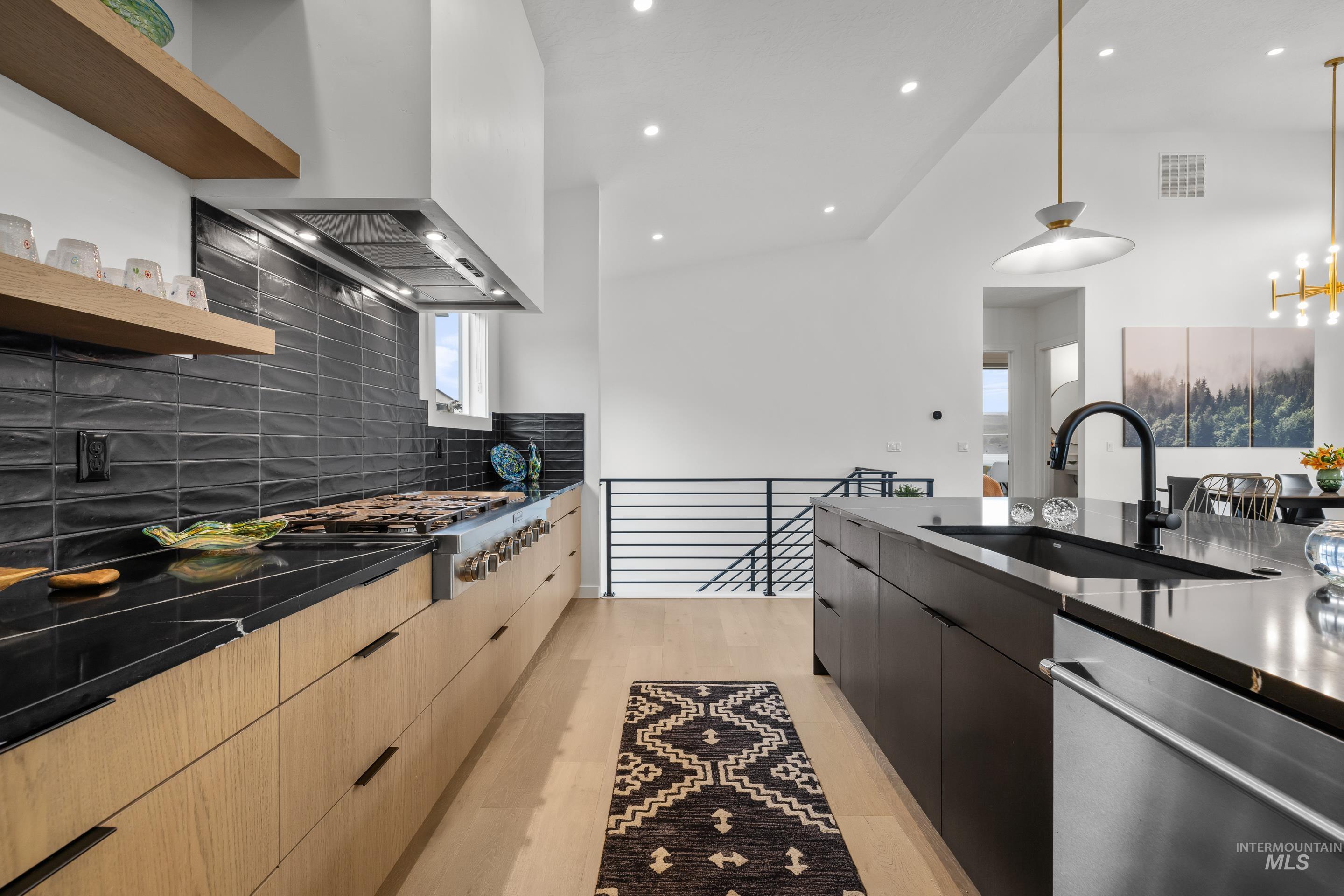 6968 E La Cuesta Street