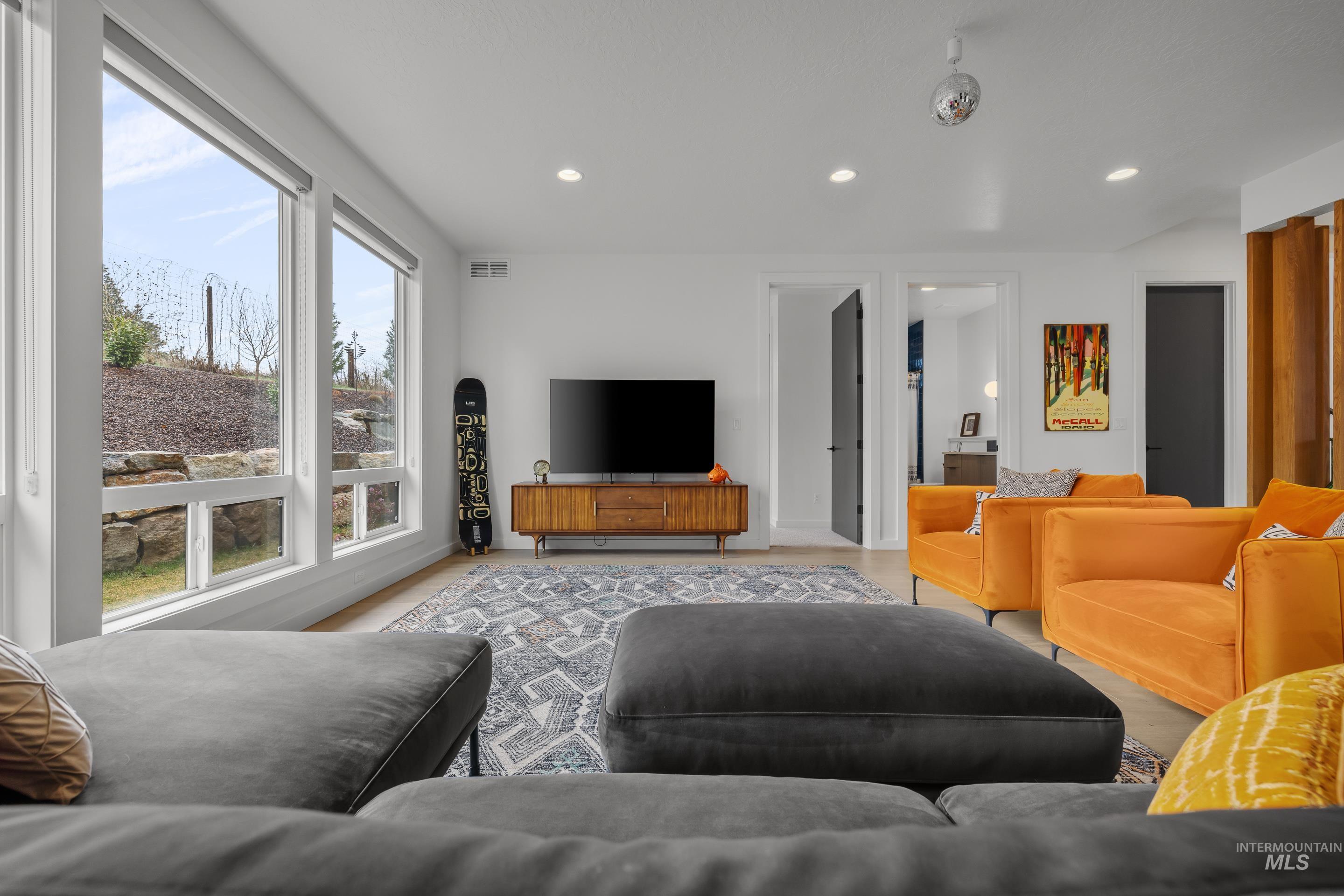 6968 E La Cuesta Street