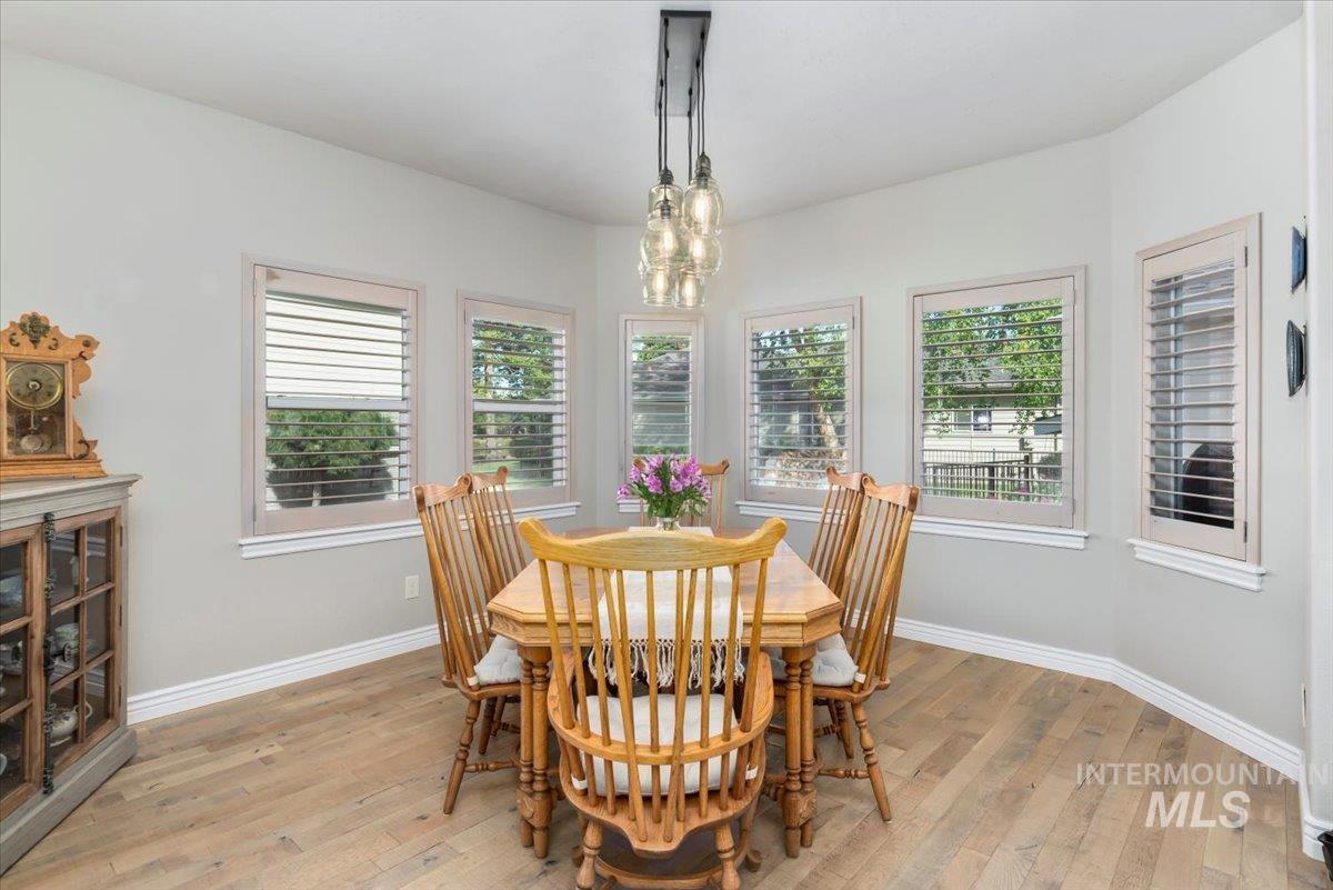 1513 S Willow Lake Pl