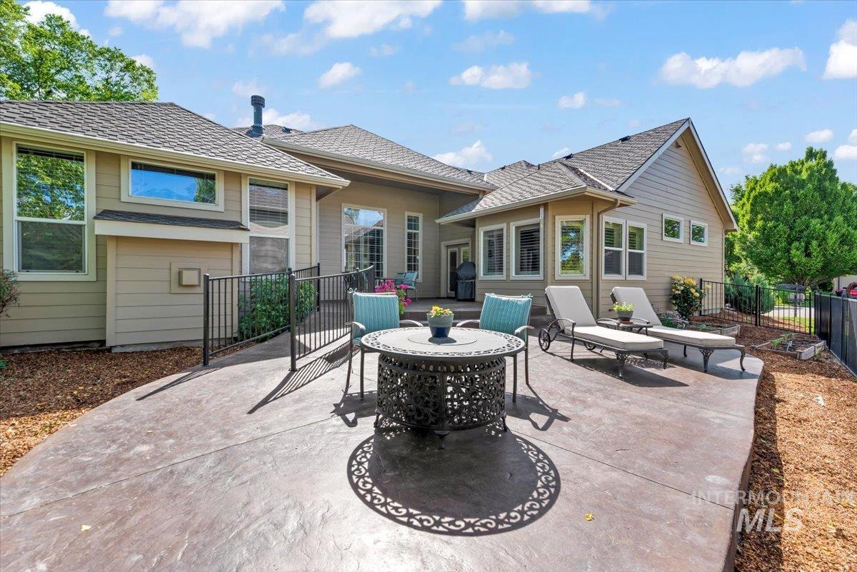 1513 S Willow Lake Pl