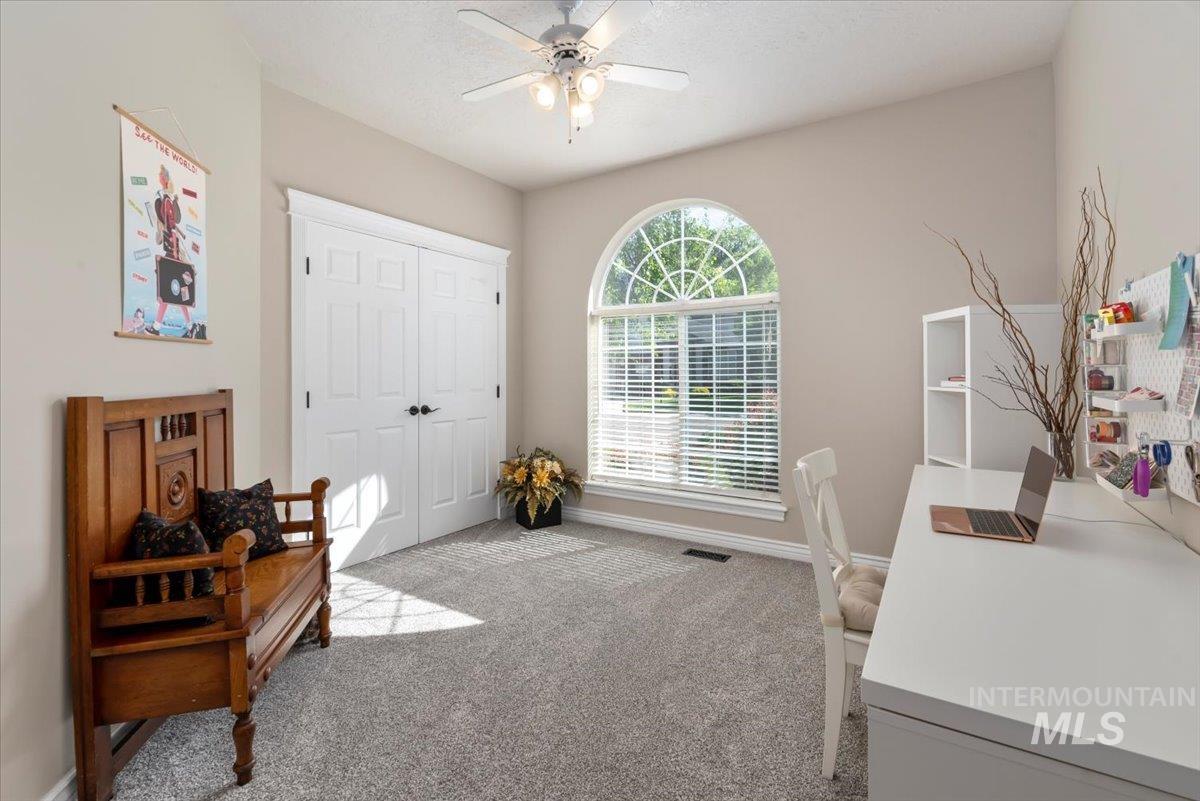 1513 S Willow Lake Pl