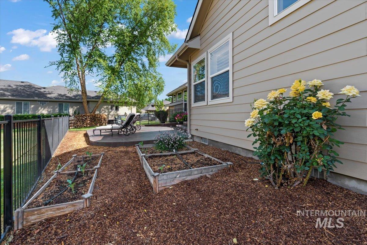 1513 S Willow Lake Pl