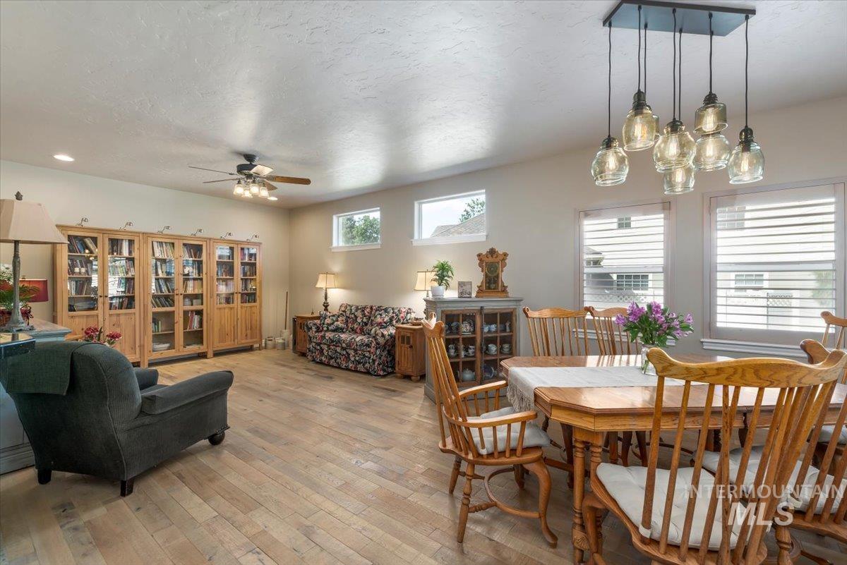 1513 S Willow Lake Pl