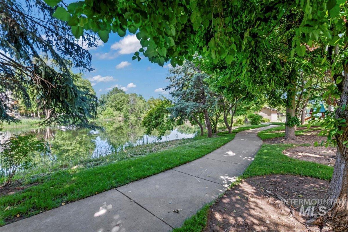 1513 S Willow Lake Pl