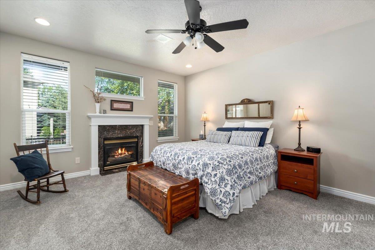 1513 S Willow Lake Pl