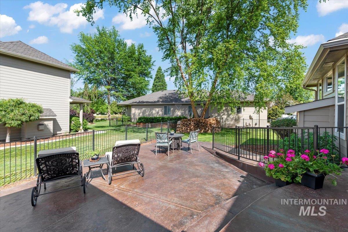 1513 S Willow Lake Pl