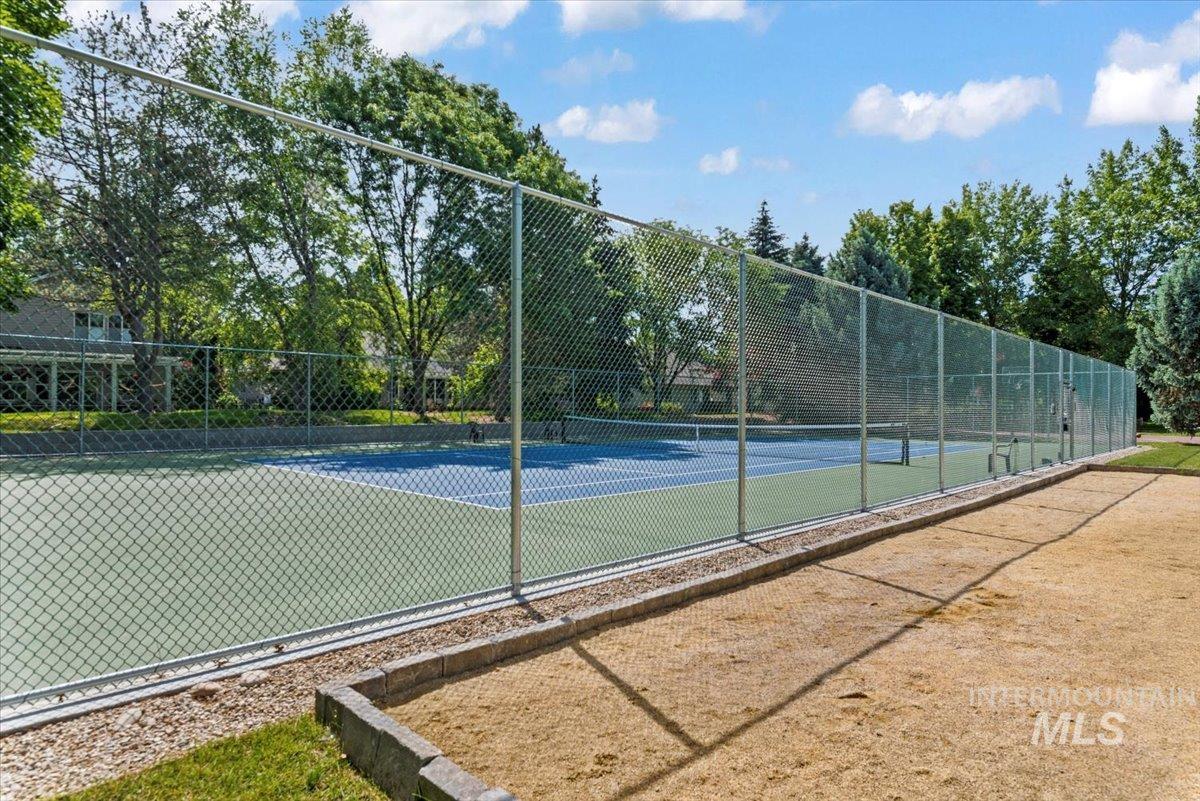 1513 S Willow Lake Pl