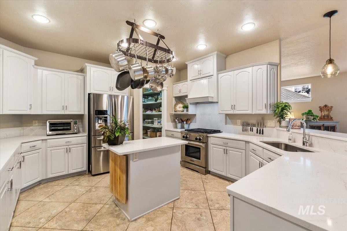 1513 S Willow Lake Pl