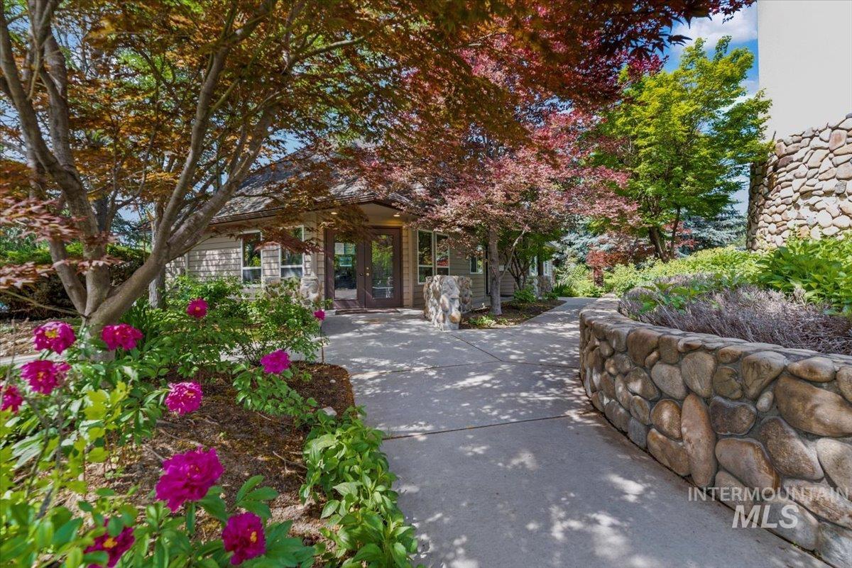 1513 S Willow Lake Pl